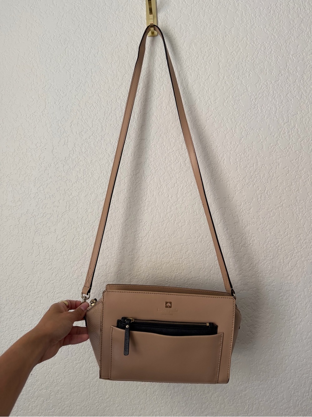 Kate Spade Beige Black Hadley Street Adelia 100% LEATHER Crossbody Messenger Bag - Picture 2 of 10